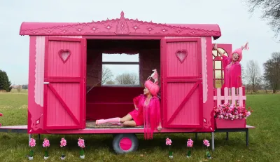 Roze festival pipo wagen