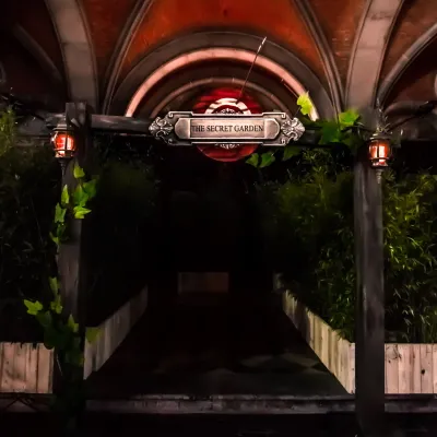Secret garden Boog