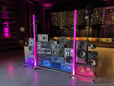 VIntage DJ Booth van Speakers