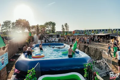 Opblaasbaar zwembad 10 x 6 M