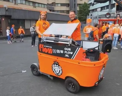 Elektrisch rijdende mobiele DJ booth